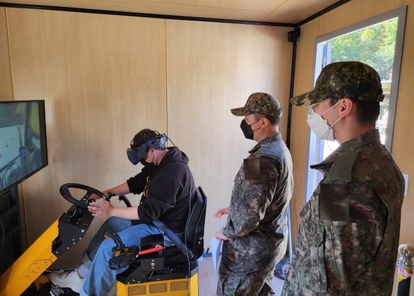 영천군부대 굴착기 VR시뮬레이터 공급